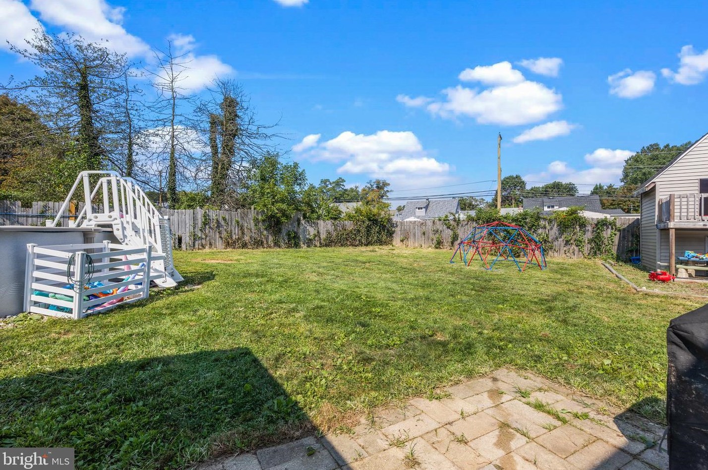 219 Plumbridge Dr, Levittown PA 19056-3536 exterior