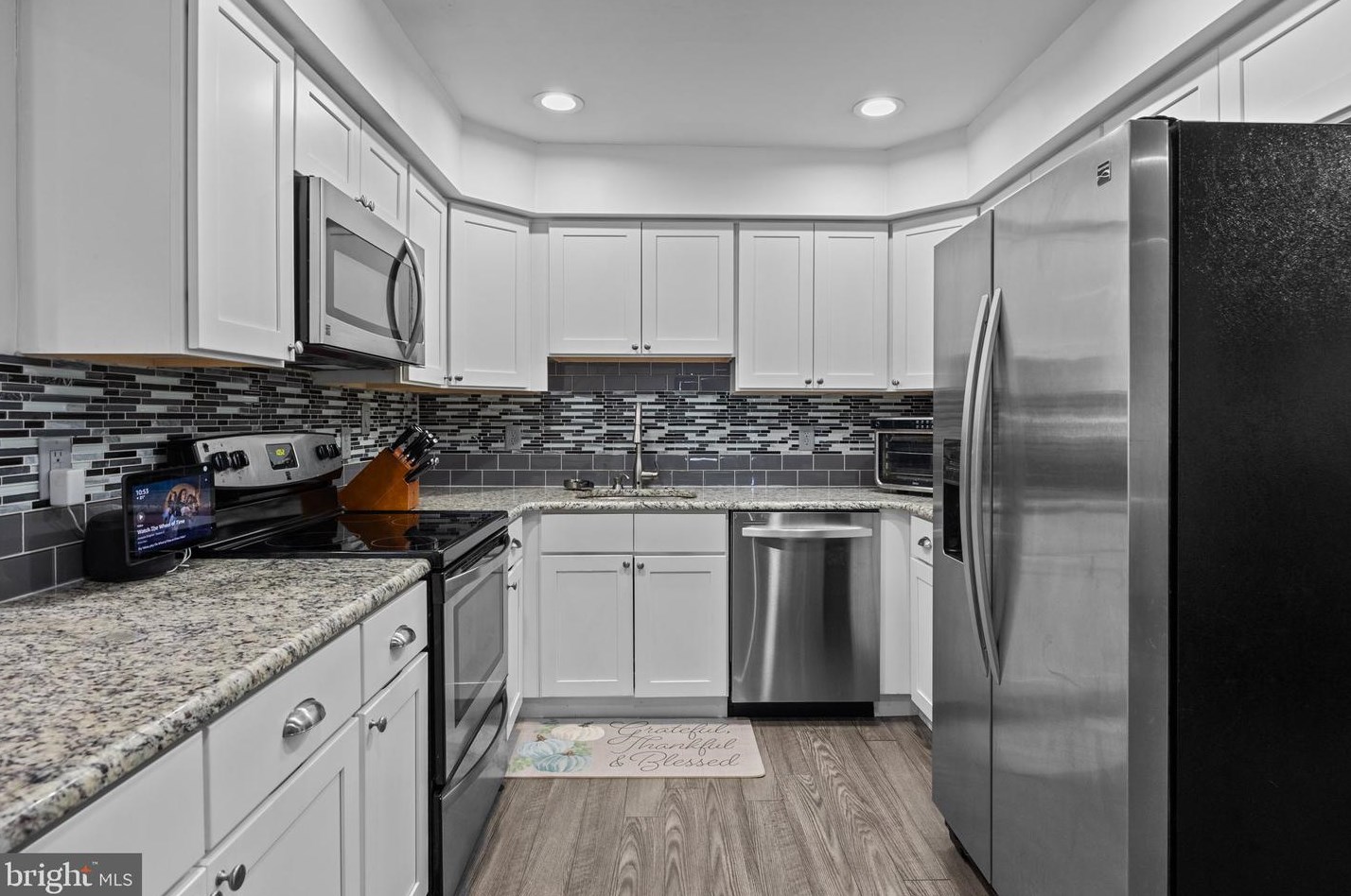 219 Plumbridge Dr, Levittown PA 19056-3536 exterior