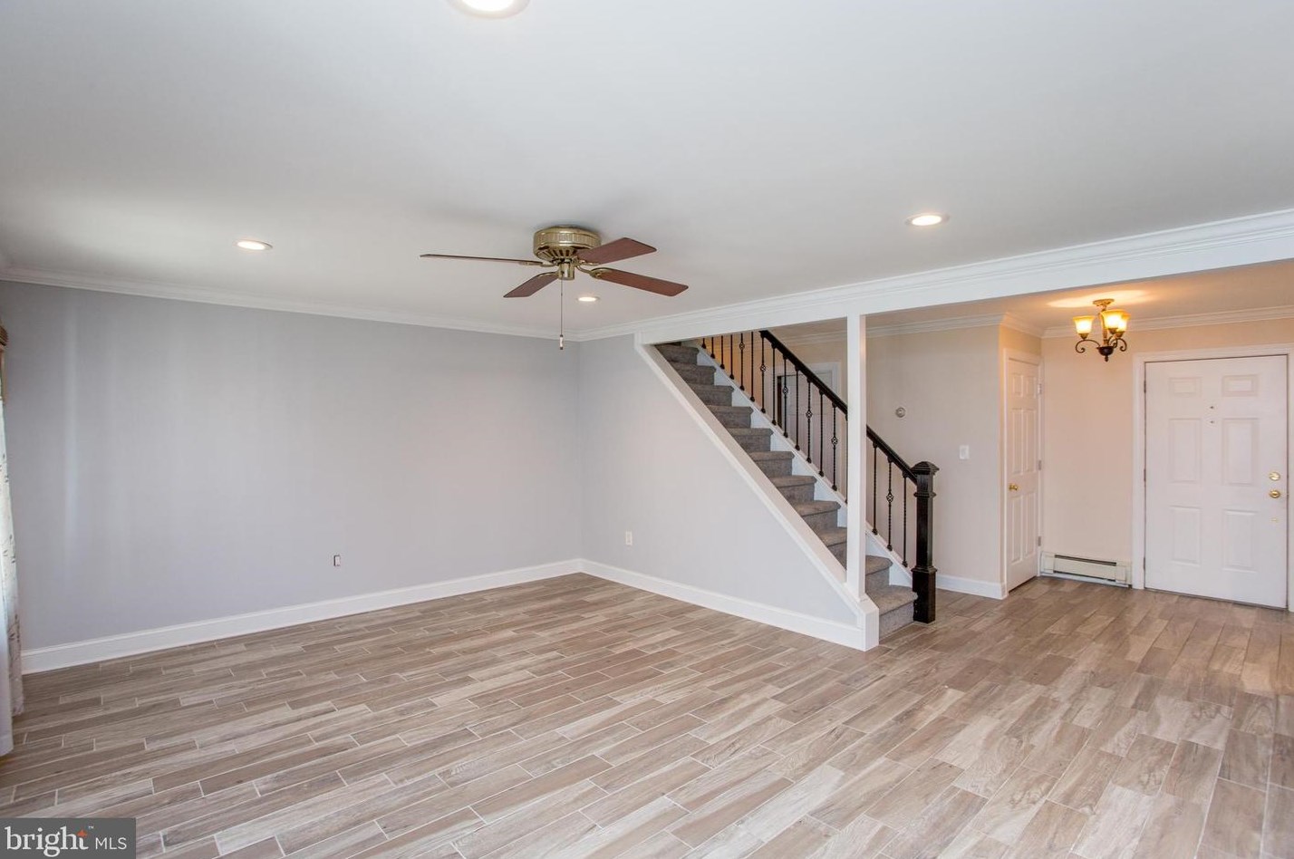 20 Sugarplum Rd, Levittown PA 19056-2221 exterior