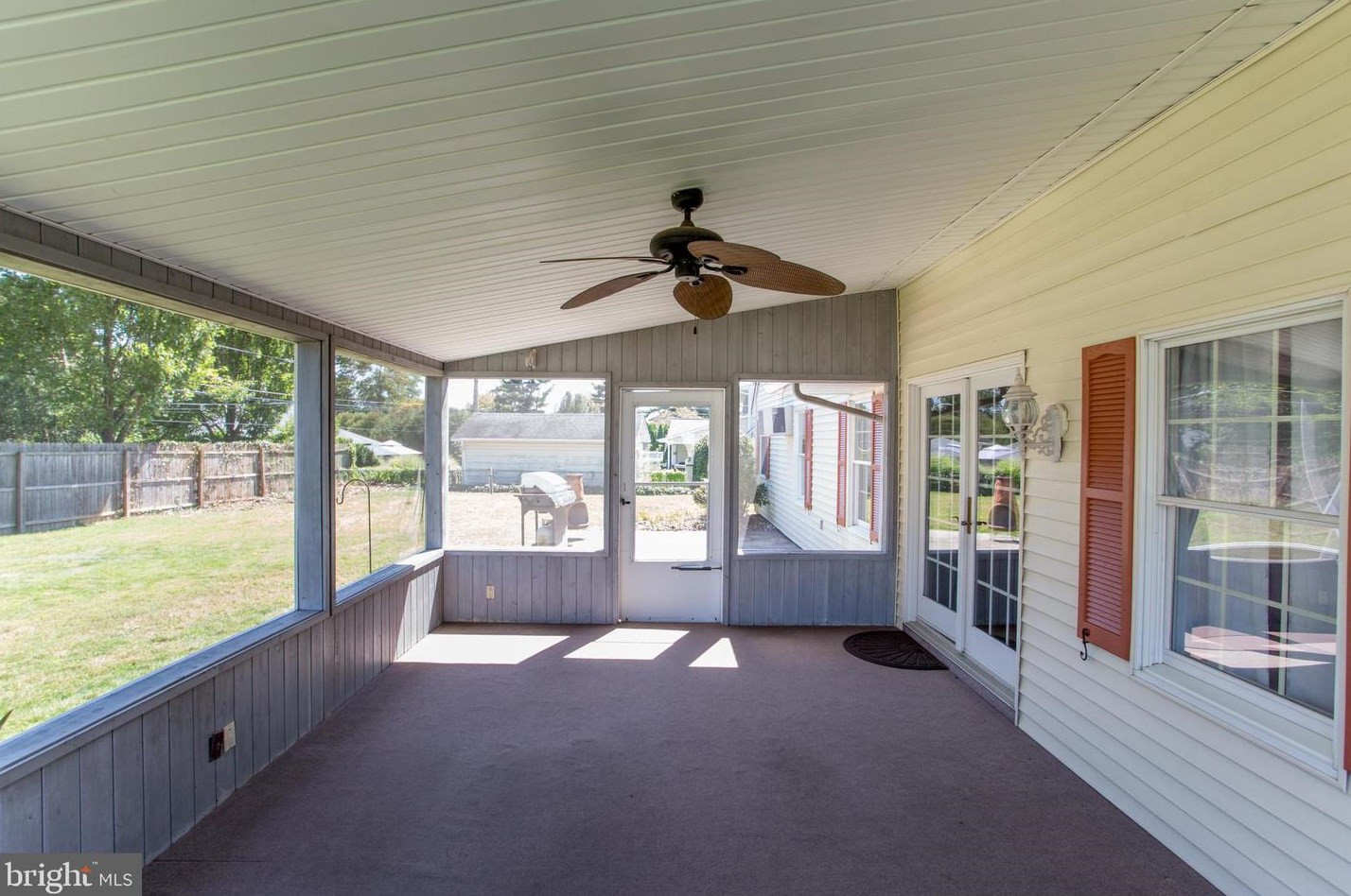 20 Sugarplum Rd, Levittown PA 19056-2221 exterior