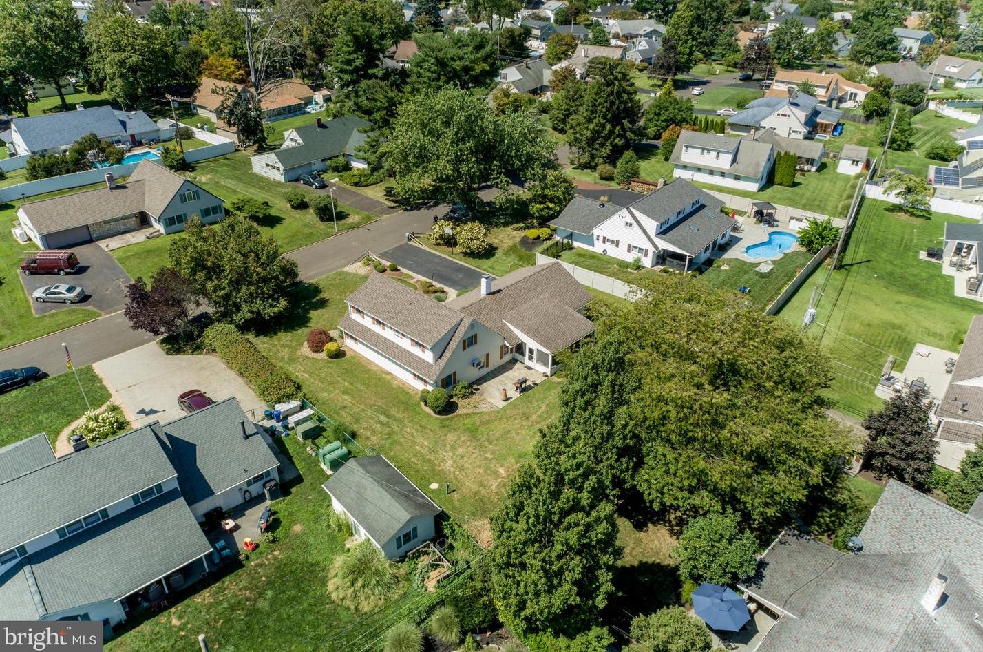 20 Sugarplum Rd, Levittown PA 19056-2221 exterior