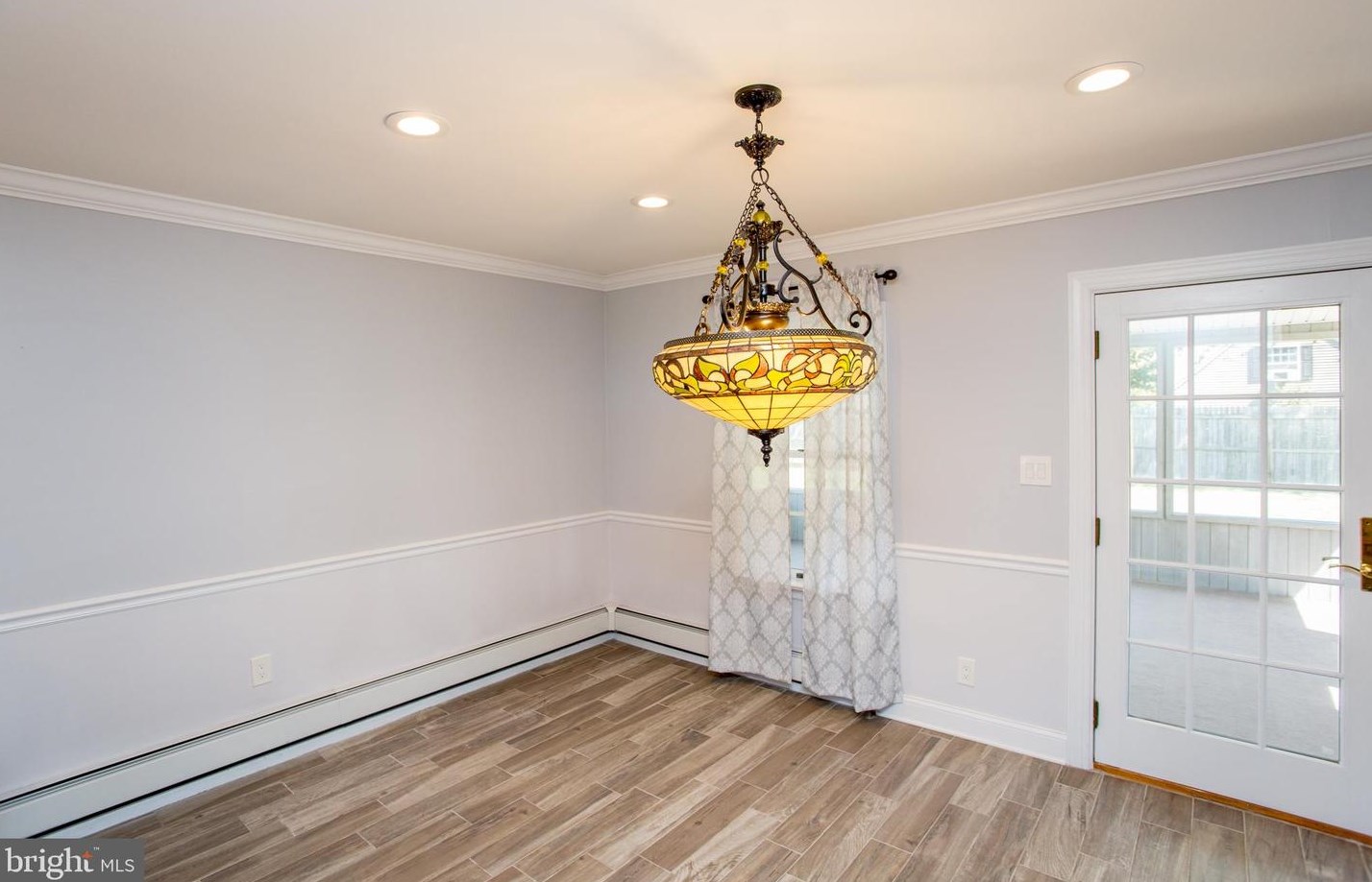 20 Sugarplum Rd, Levittown PA 19056-2221 exterior