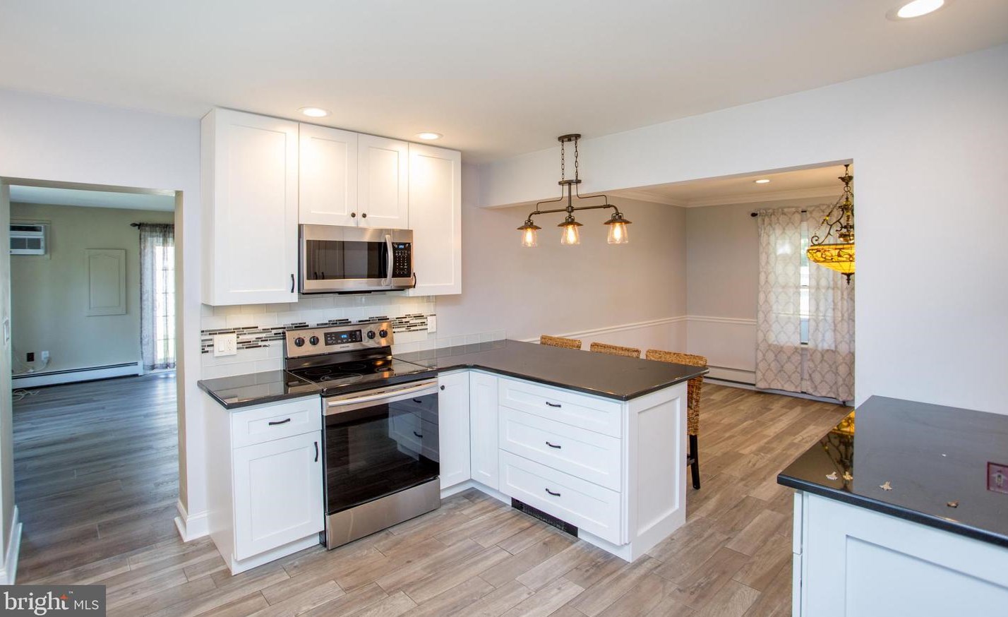 20 Sugarplum Rd, Levittown PA 19056-2221 exterior