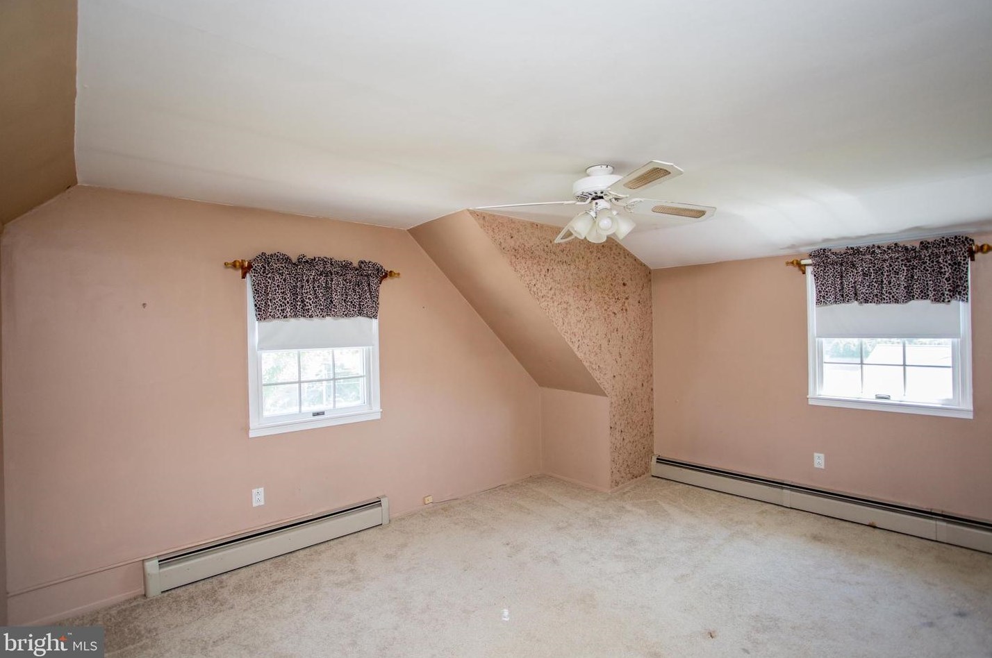 20 Sugarplum Rd, Levittown PA 19056-2221 exterior