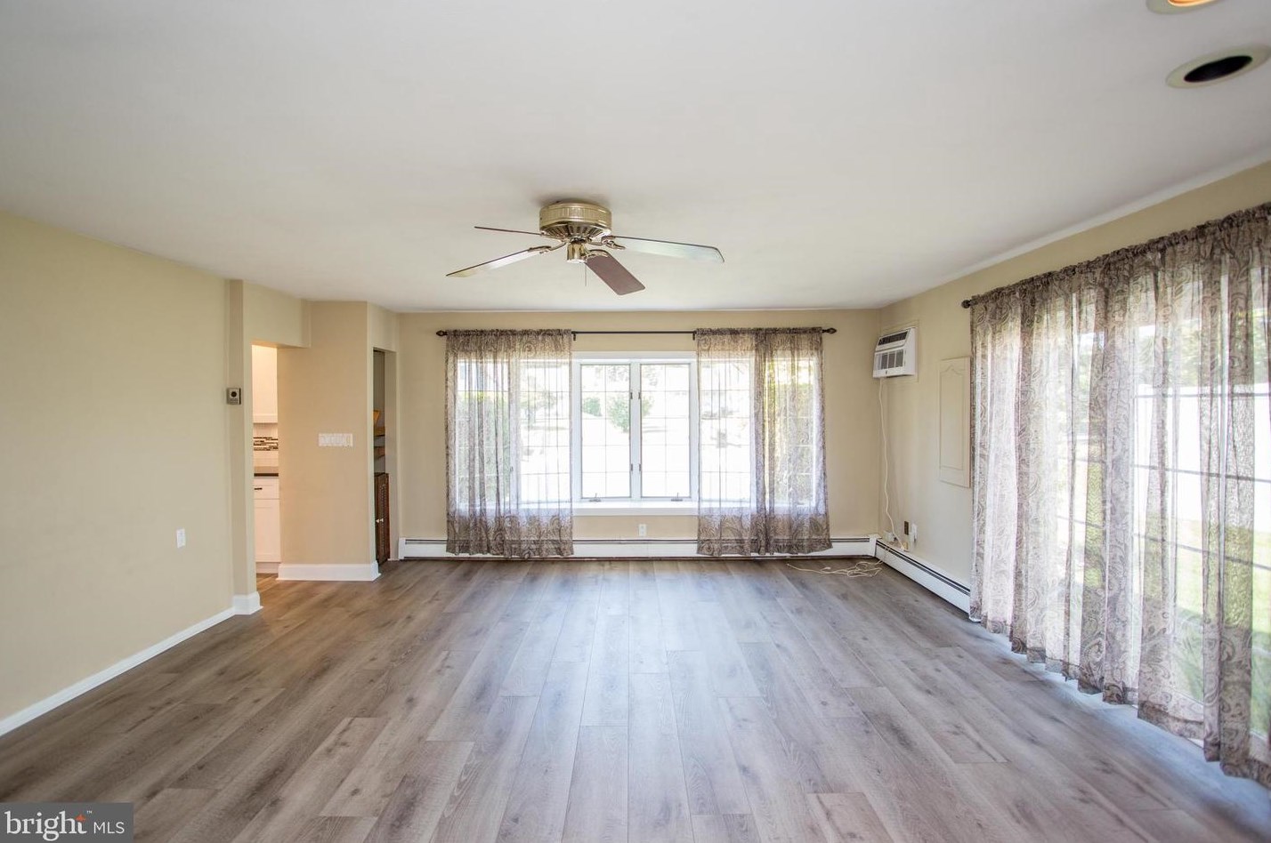 20 Sugarplum Rd, Levittown PA 19056-2221 exterior