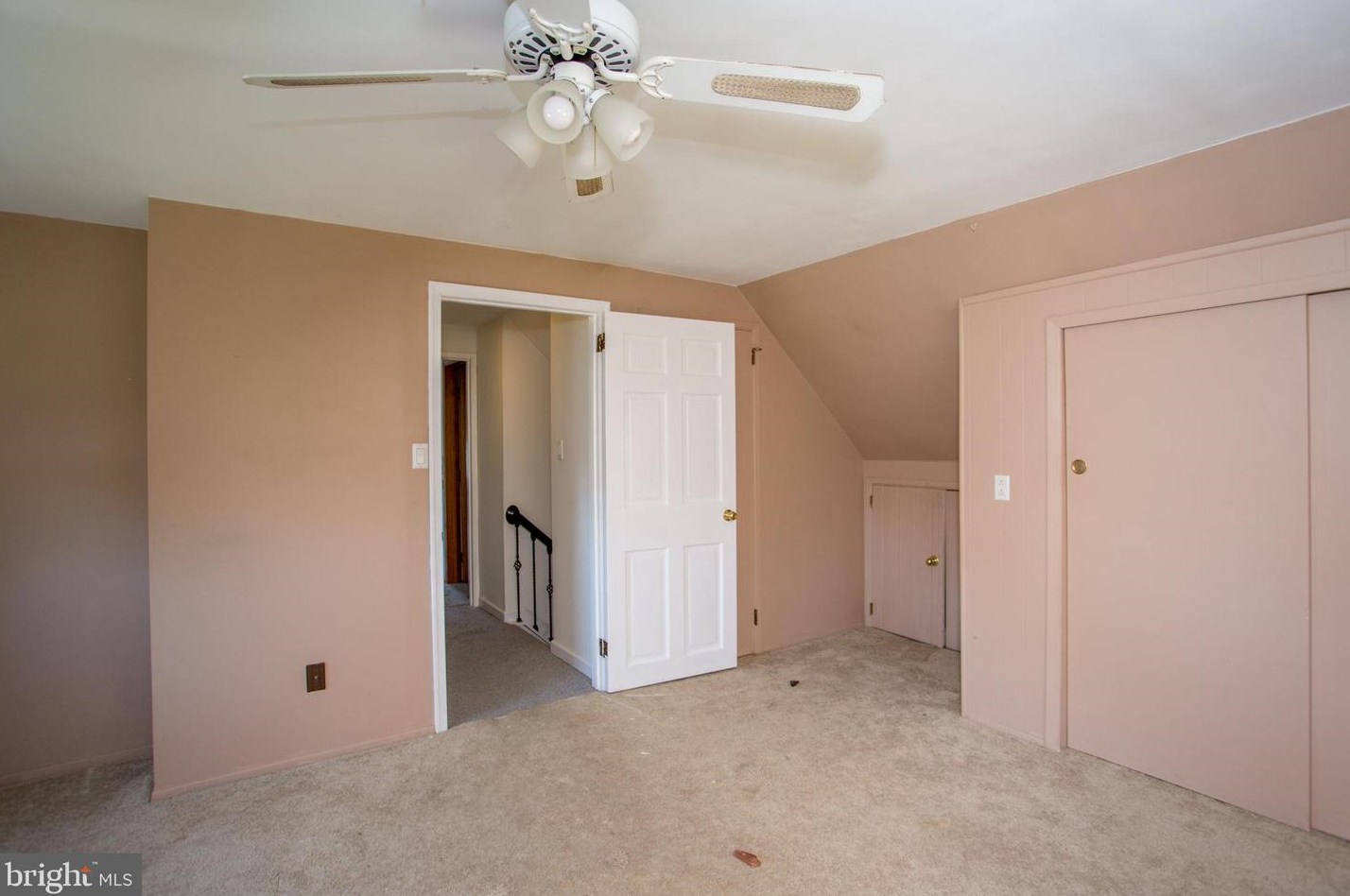 20 Sugarplum Rd, Levittown PA 19056-2221 exterior