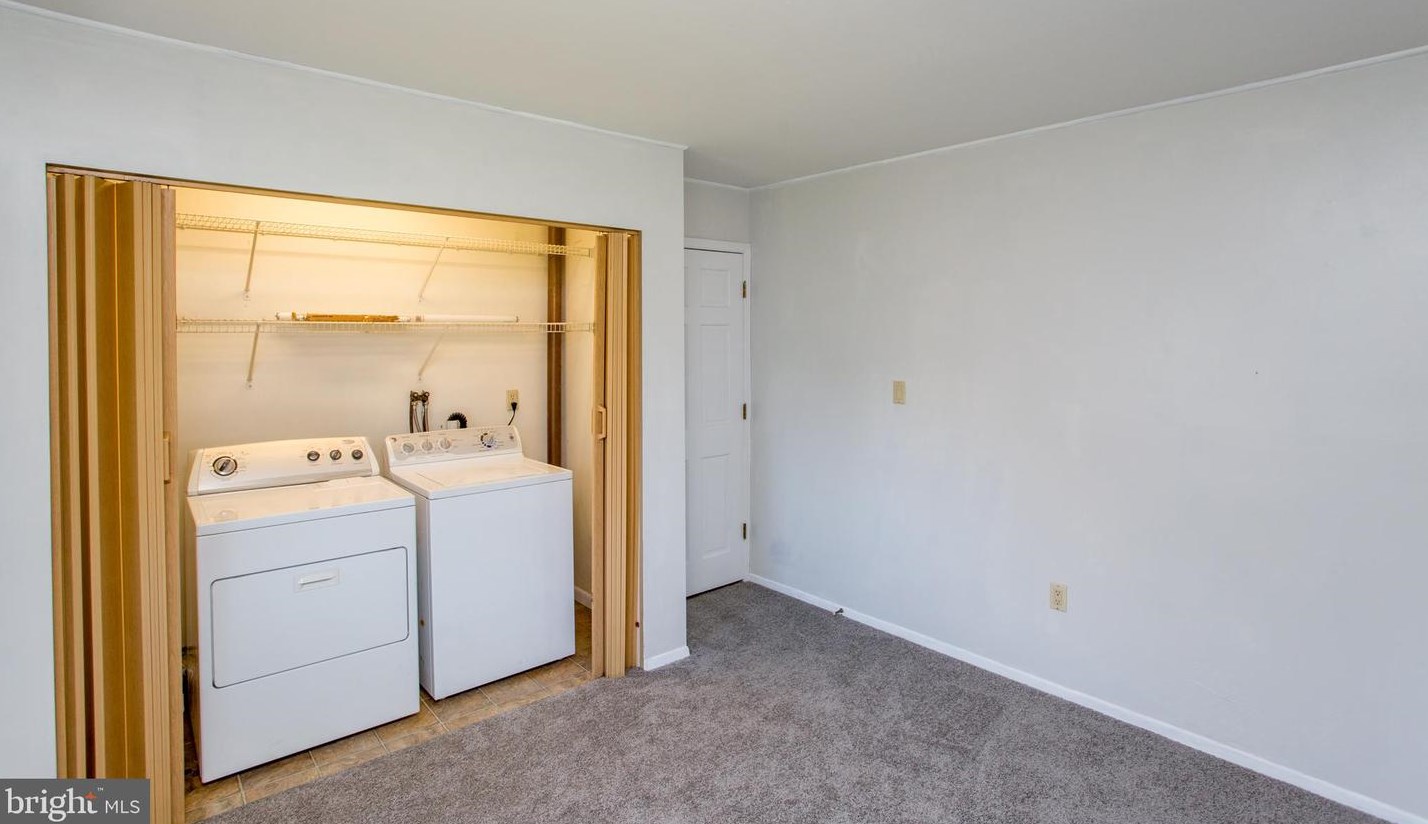 20 Sugarplum Rd, Levittown PA 19056-2221 exterior