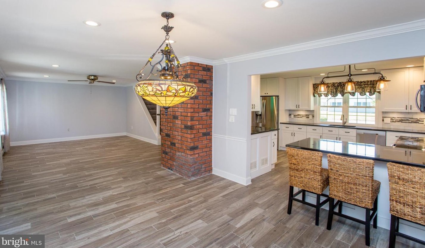 20 Sugarplum Rd, Levittown PA 19056-2221 exterior