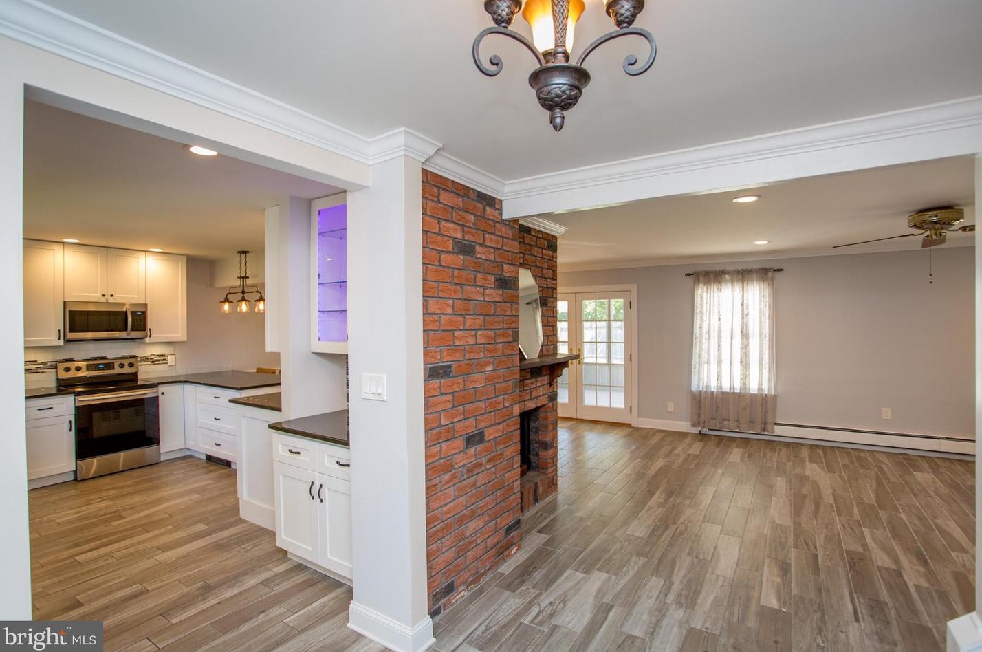 20 Sugarplum Rd, Levittown PA 19056-2221 exterior