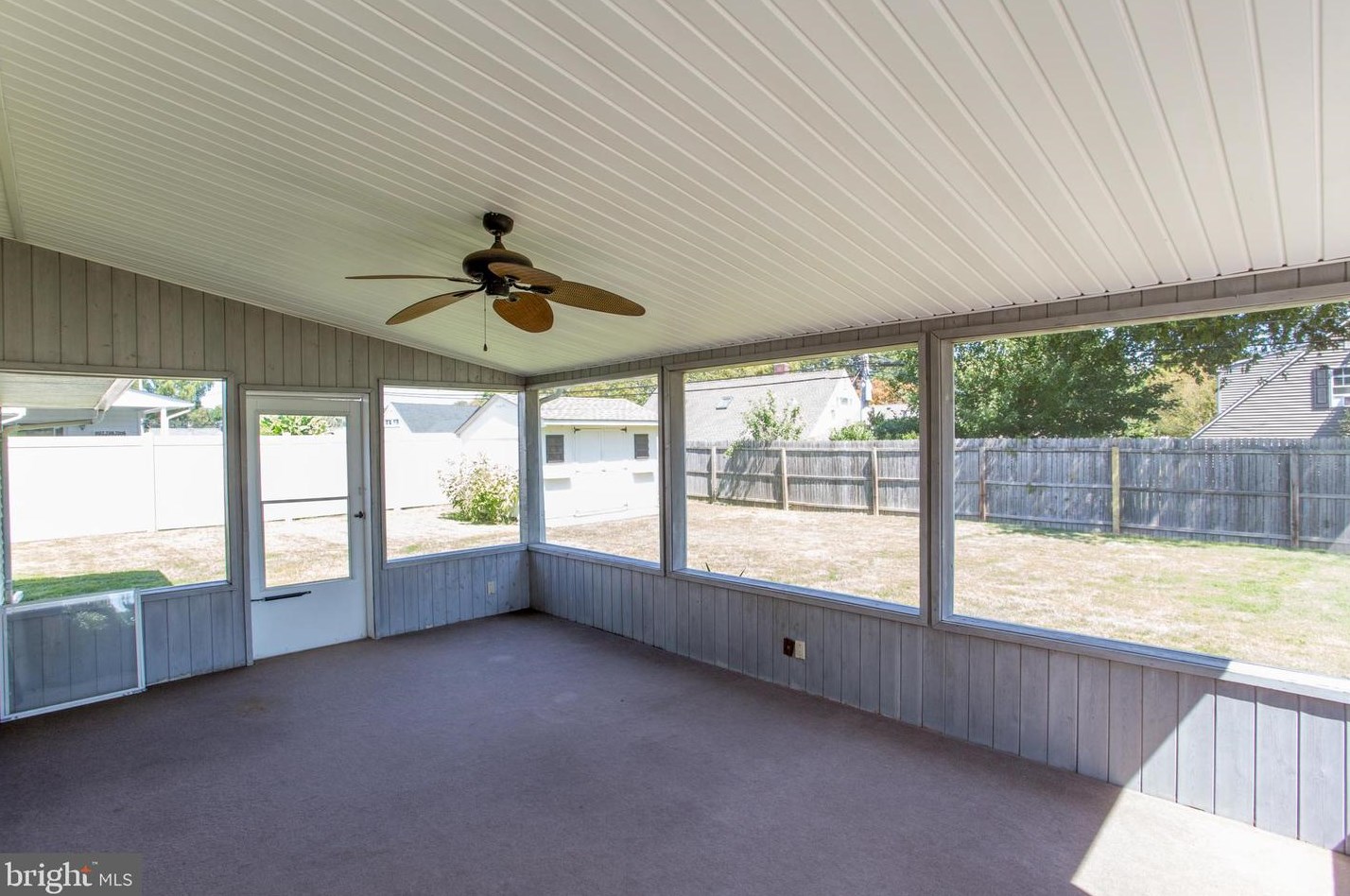 20 Sugarplum Rd, Levittown PA 19056-2221 exterior