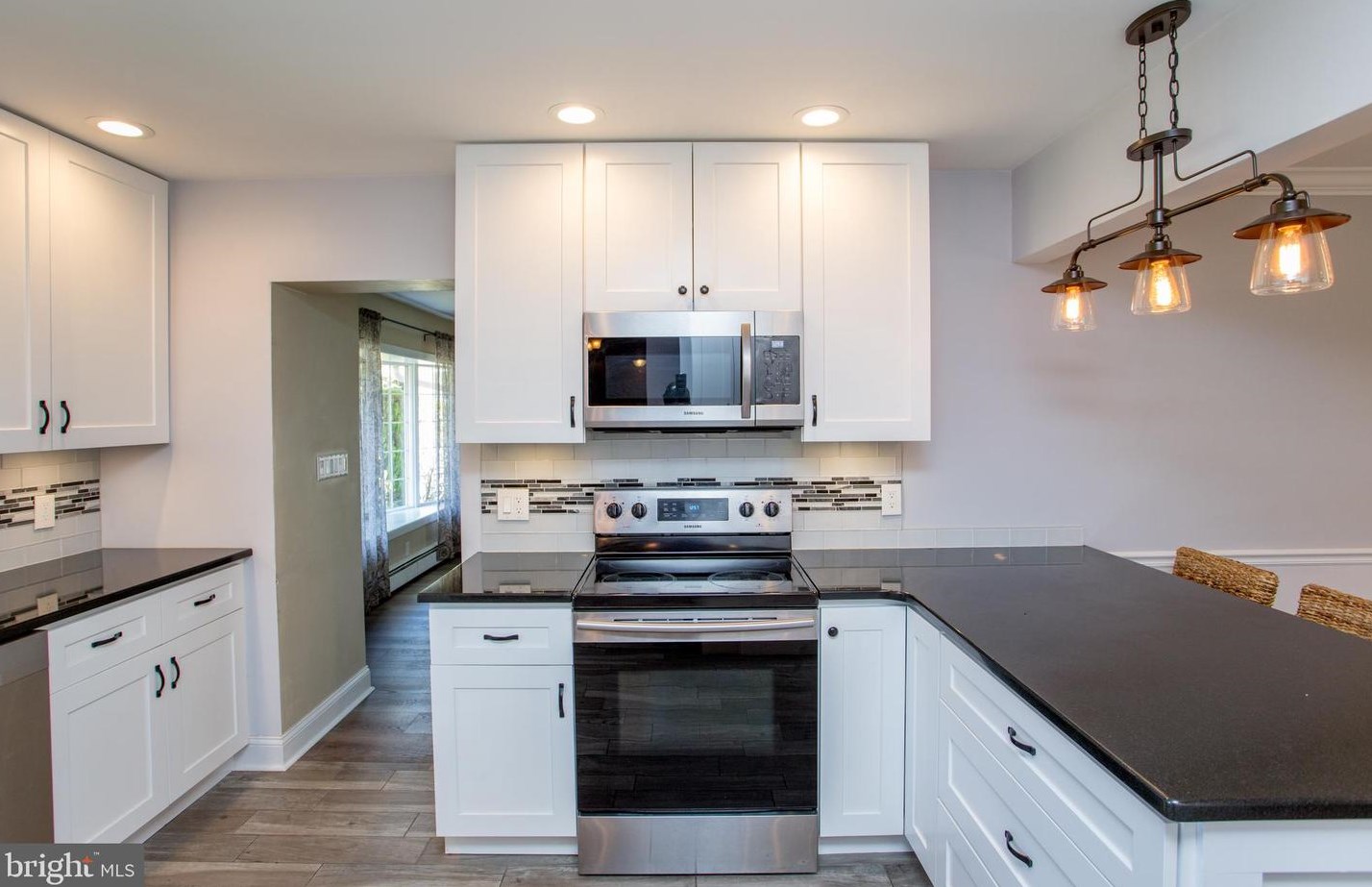 20 Sugarplum Rd, Levittown PA 19056-2221 exterior