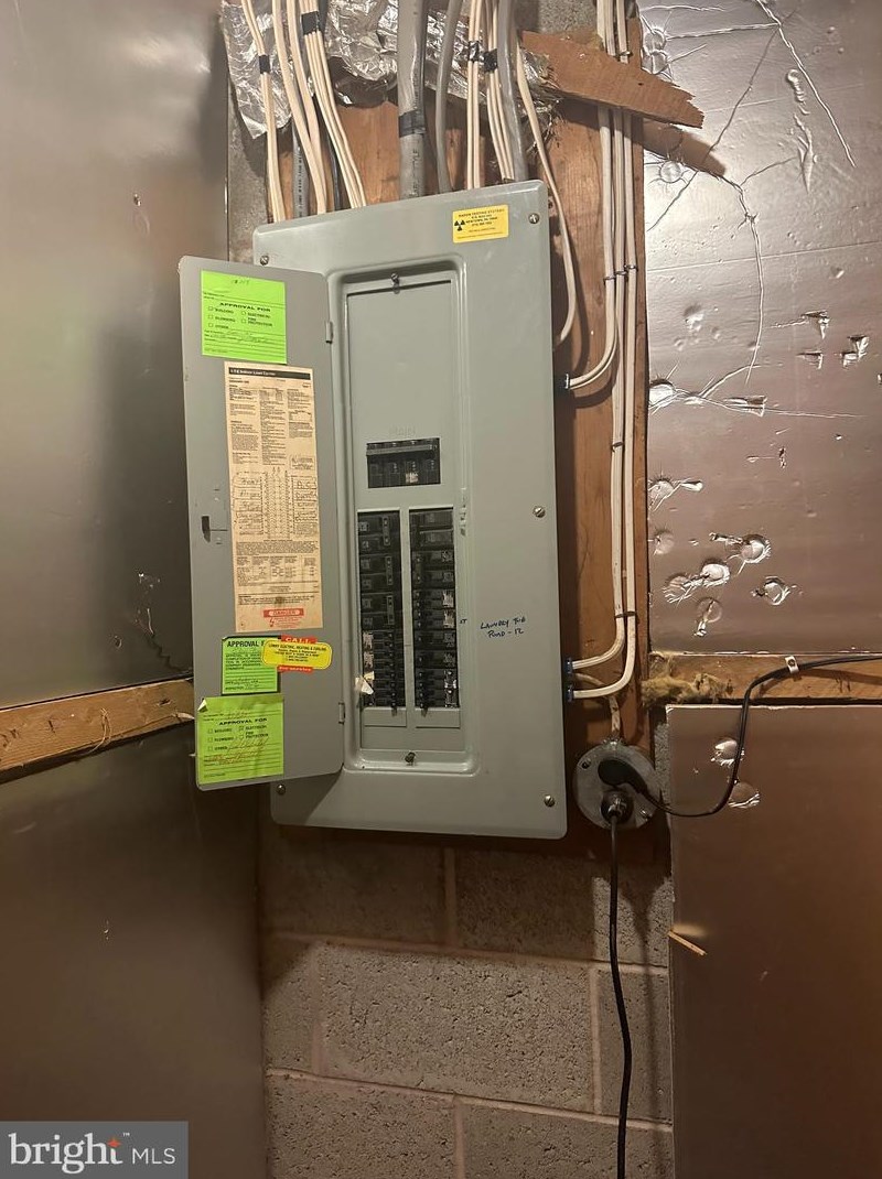 2128 Wellington Rd, Upper Makefield PA 18940-3713 exterior