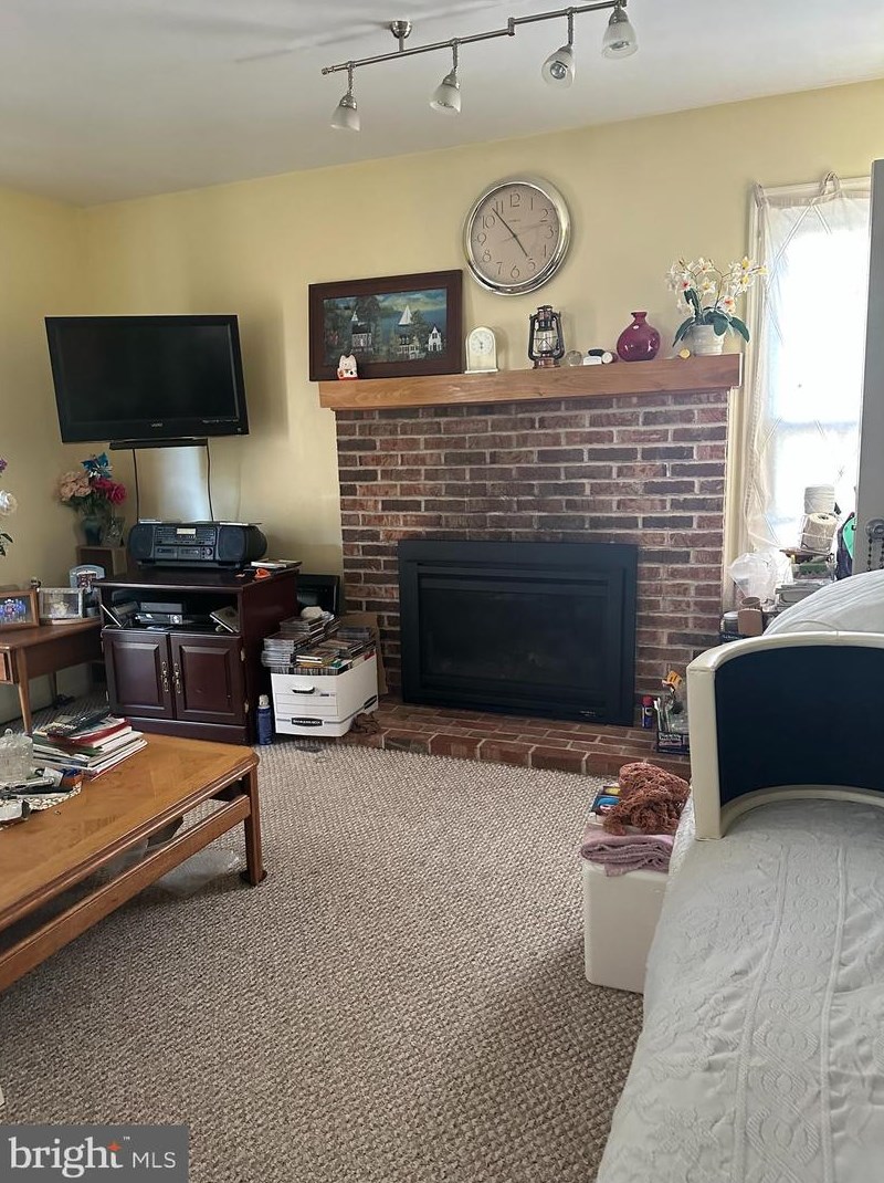 2128 Wellington Rd, Upper Makefield PA 18940-3713 exterior