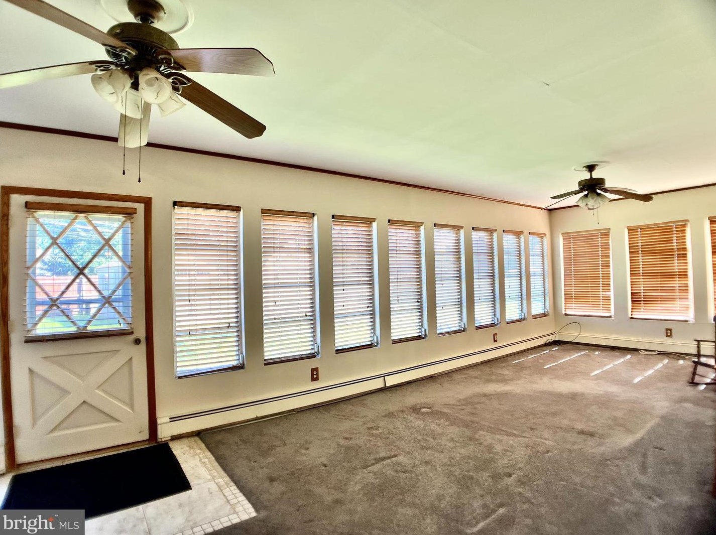 33 Ruby Ln, Levittown PA 19055-1432 exterior