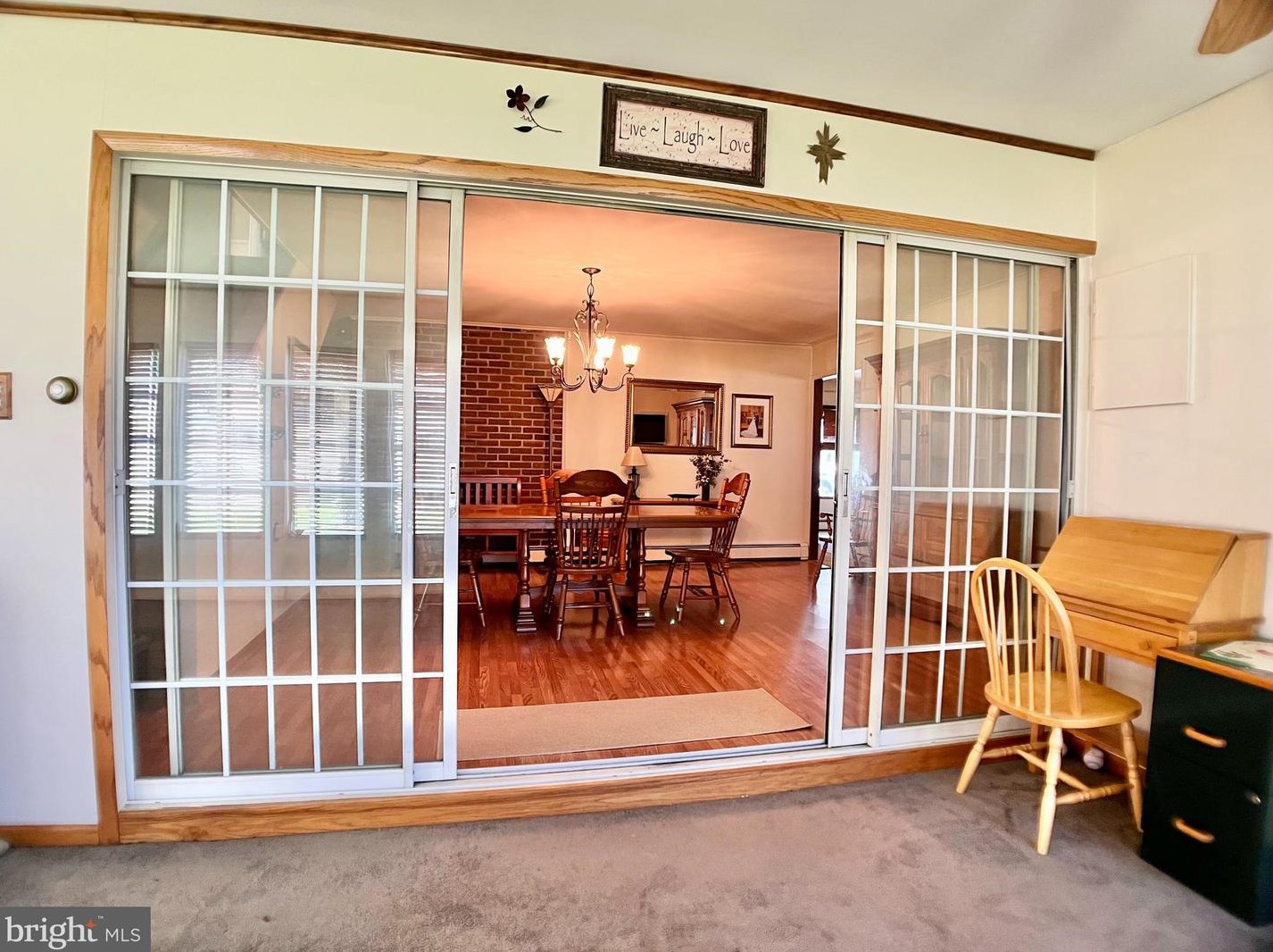 33 Ruby Ln, Levittown PA 19055-1432 exterior