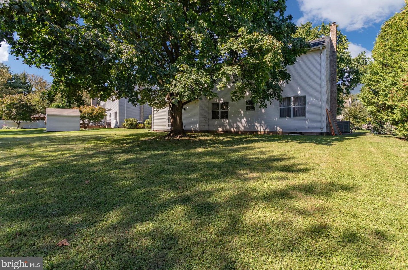 312 Cambridge Ln, Upper Makefield PA 18940-3310 exterior