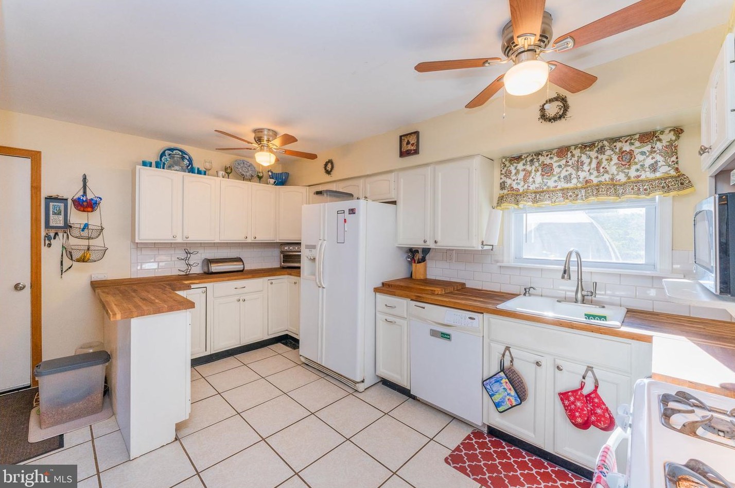 107 Chelsea Ct, Perkasie PA  18944-1887 exterior