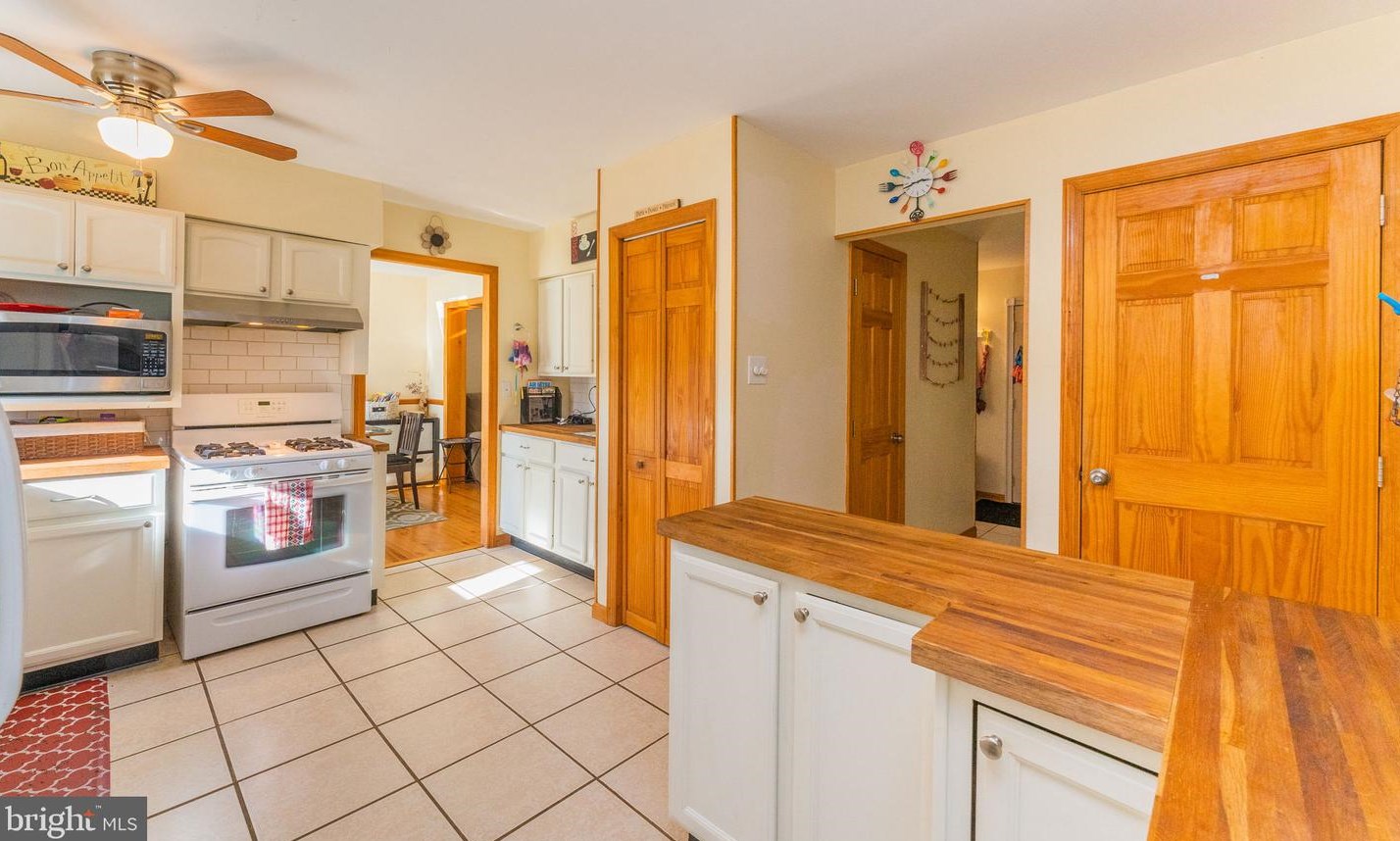 107 Chelsea Ct, Perkasie PA  18944-1887 exterior