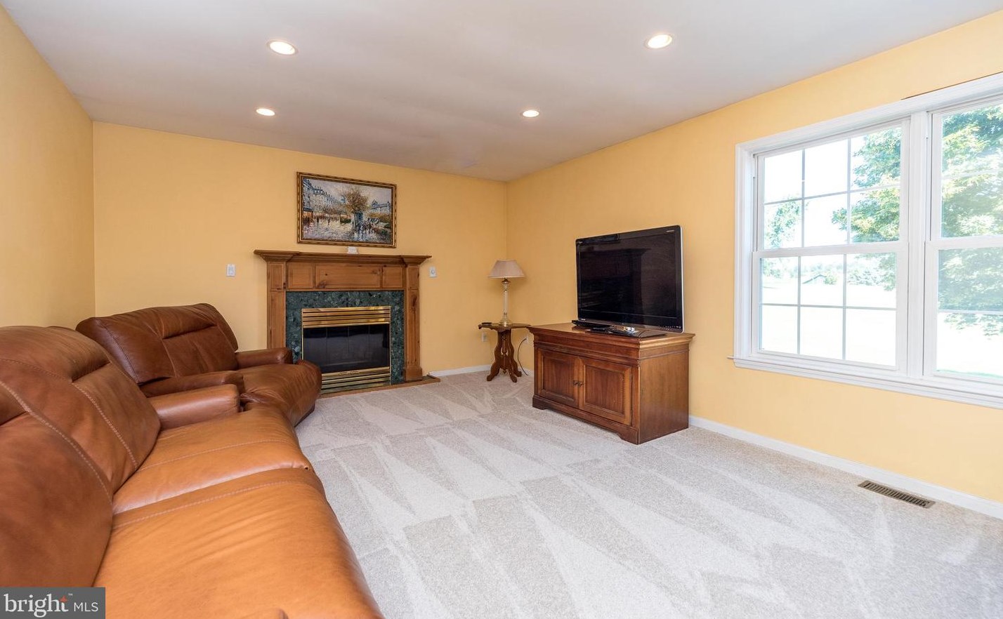 35 Steeple Dr, Kintnersville PA  18930-1652 exterior