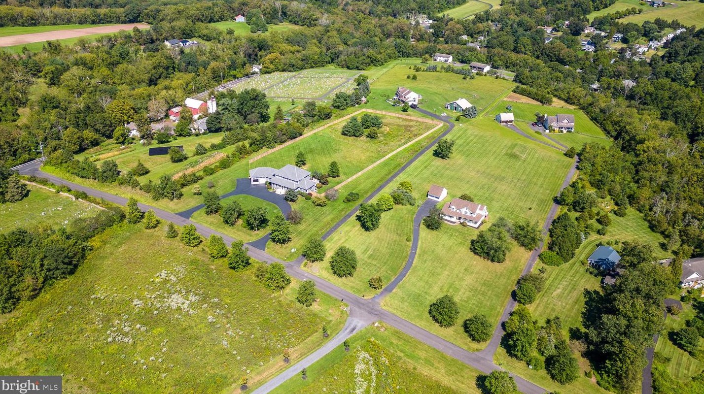 35 Steeple Dr, Kintnersville PA  18930-1652 exterior