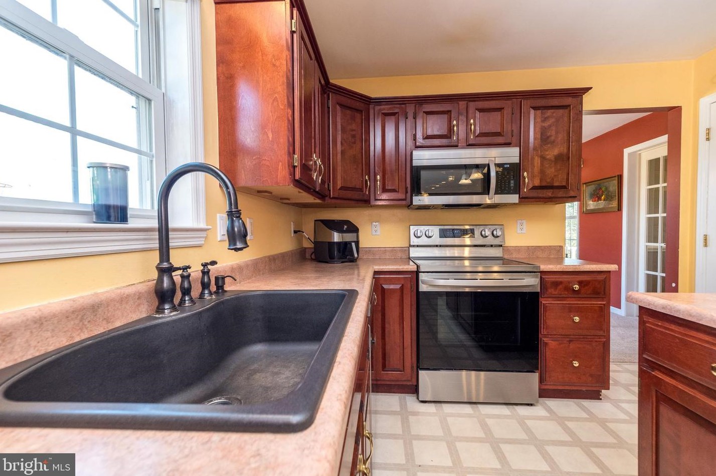 35 Steeple Dr, Kintnersville PA  18930-1652 exterior