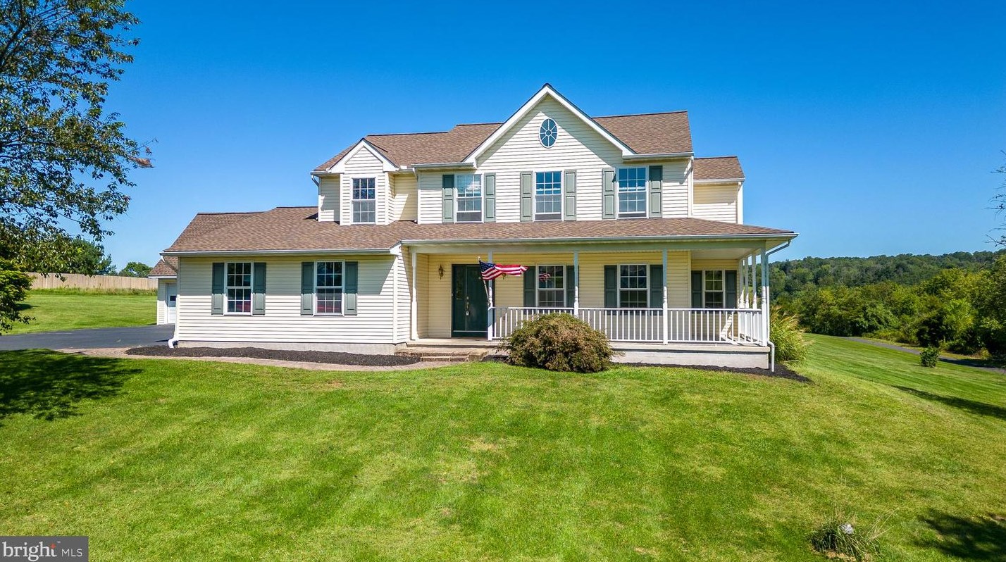 35 Steeple Dr, Kintnersville PA  18930-1652 exterior