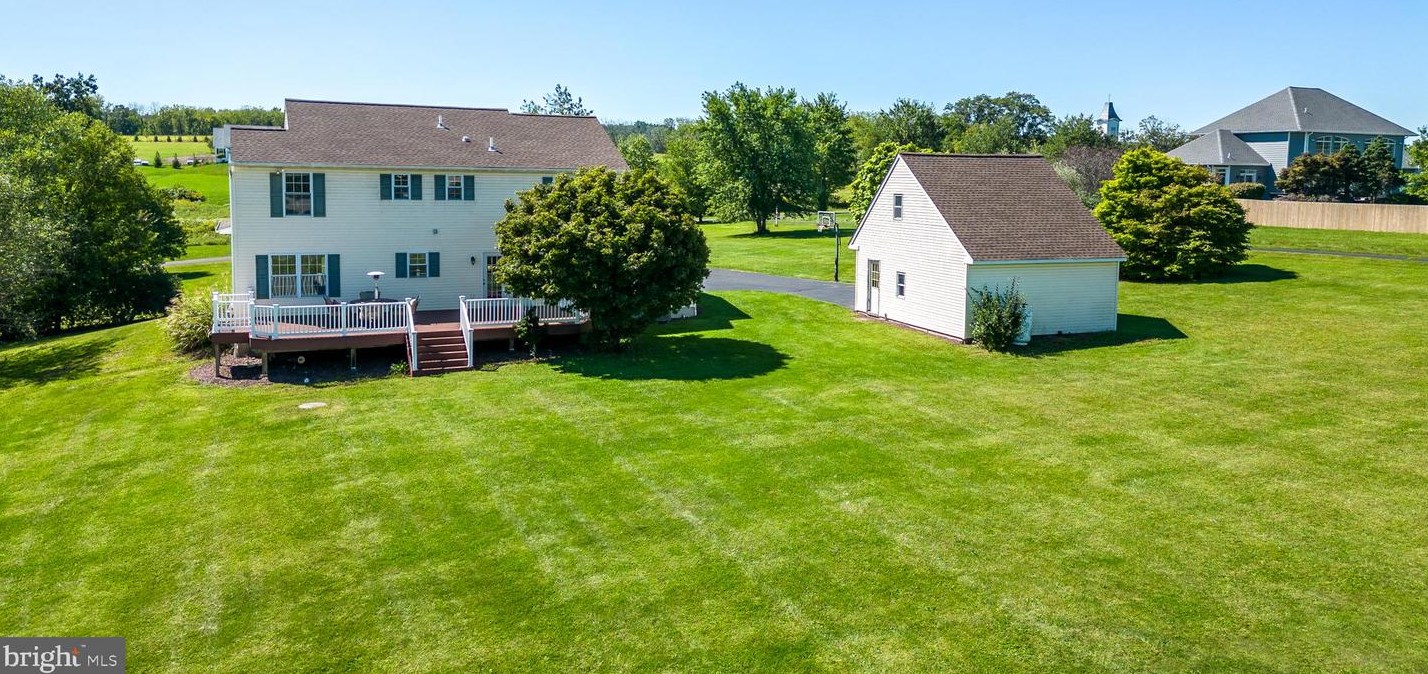 35 Steeple Dr, Kintnersville PA  18930-1652 exterior