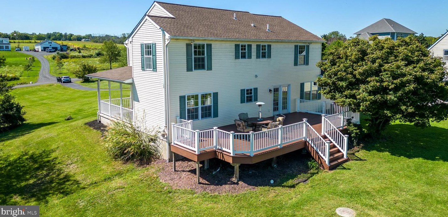 35 Steeple Dr, Kintnersville PA  18930-1652 exterior