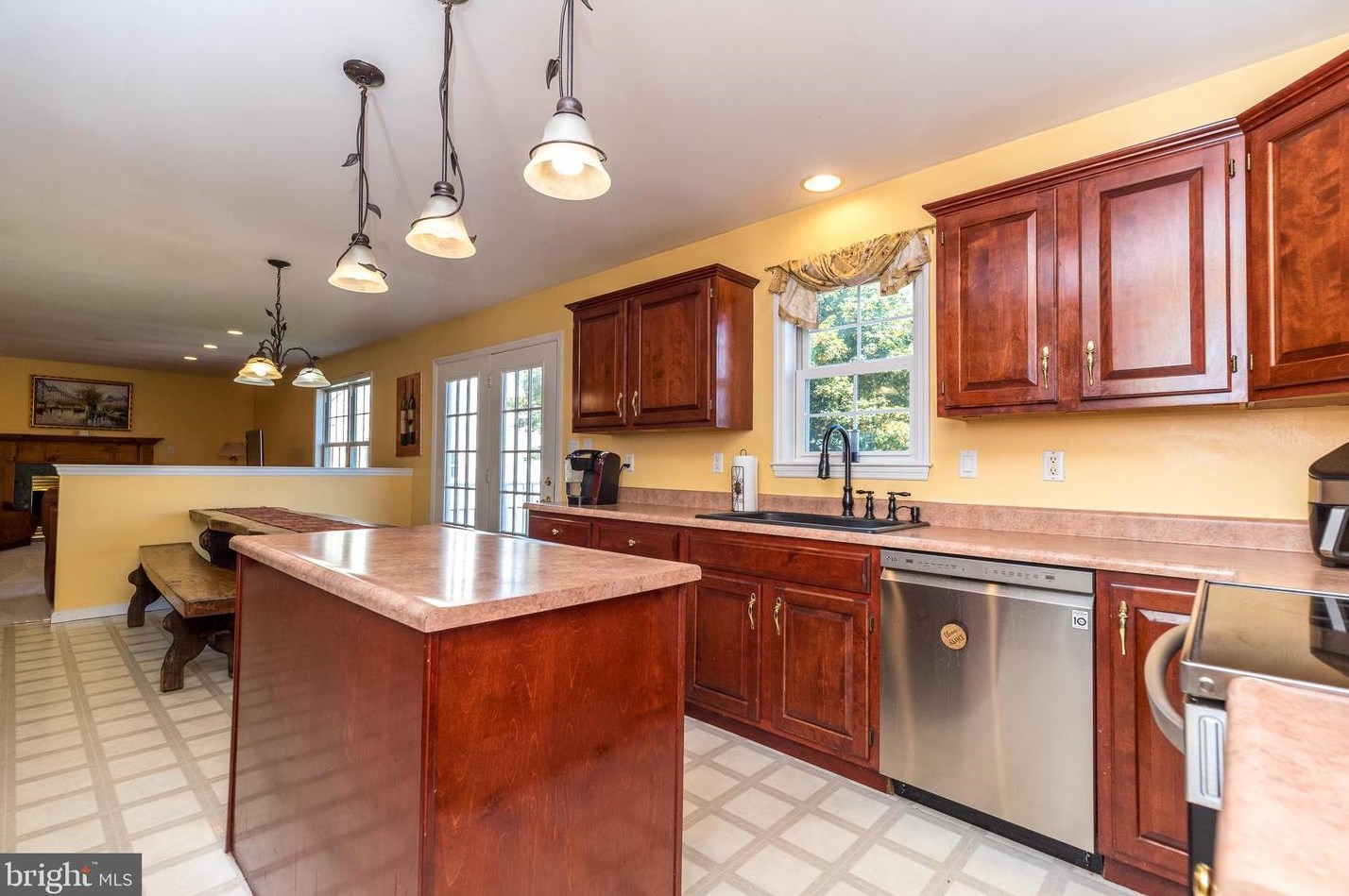 35 Steeple Dr, Kintnersville PA  18930-1652 exterior