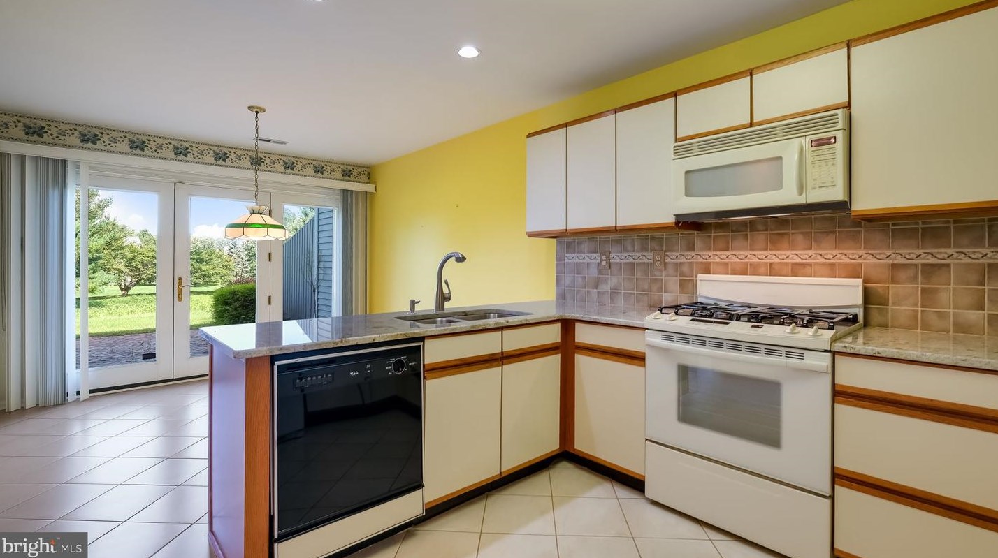 21 Kanon Ct, Upper Makefield PA 18940-1861 exterior