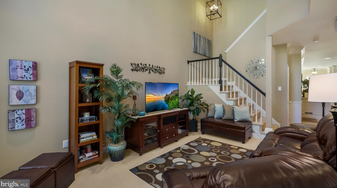 49 Wellington Rd, Upper Makefield PA 18940-3714 exterior