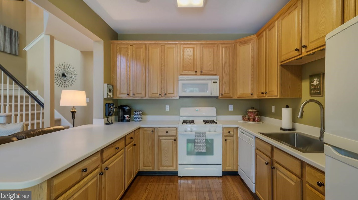 49 Wellington Rd, Upper Makefield PA 18940-3714 exterior