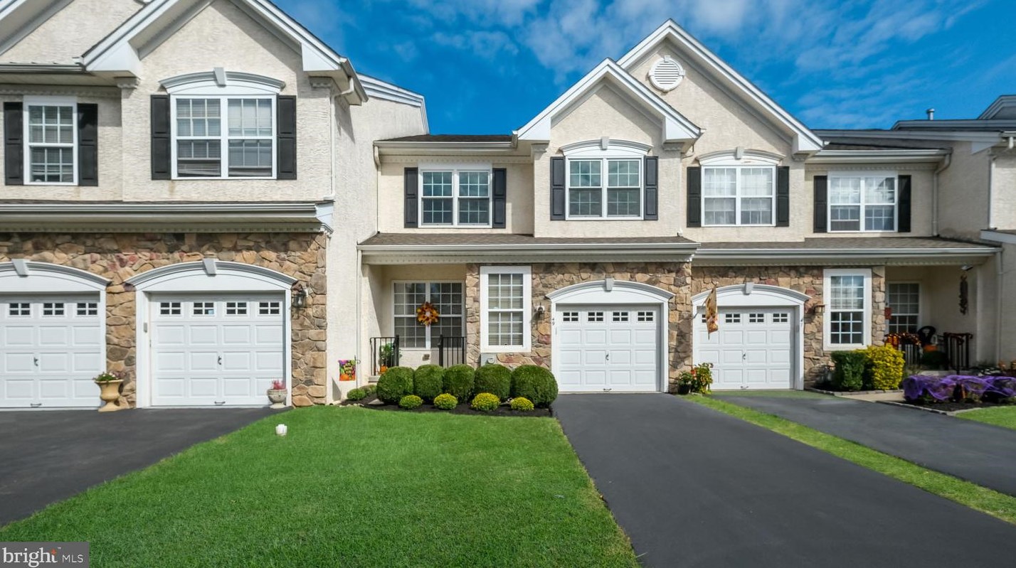 49 Wellington Rd, Upper Makefield PA  18940-2413 exterior