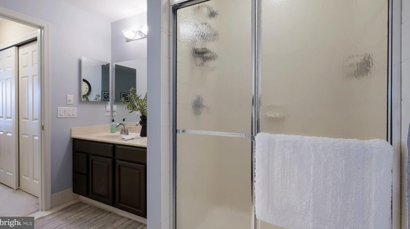 49 Wellington Rd, Upper Makefield PA 18940-3714 exterior