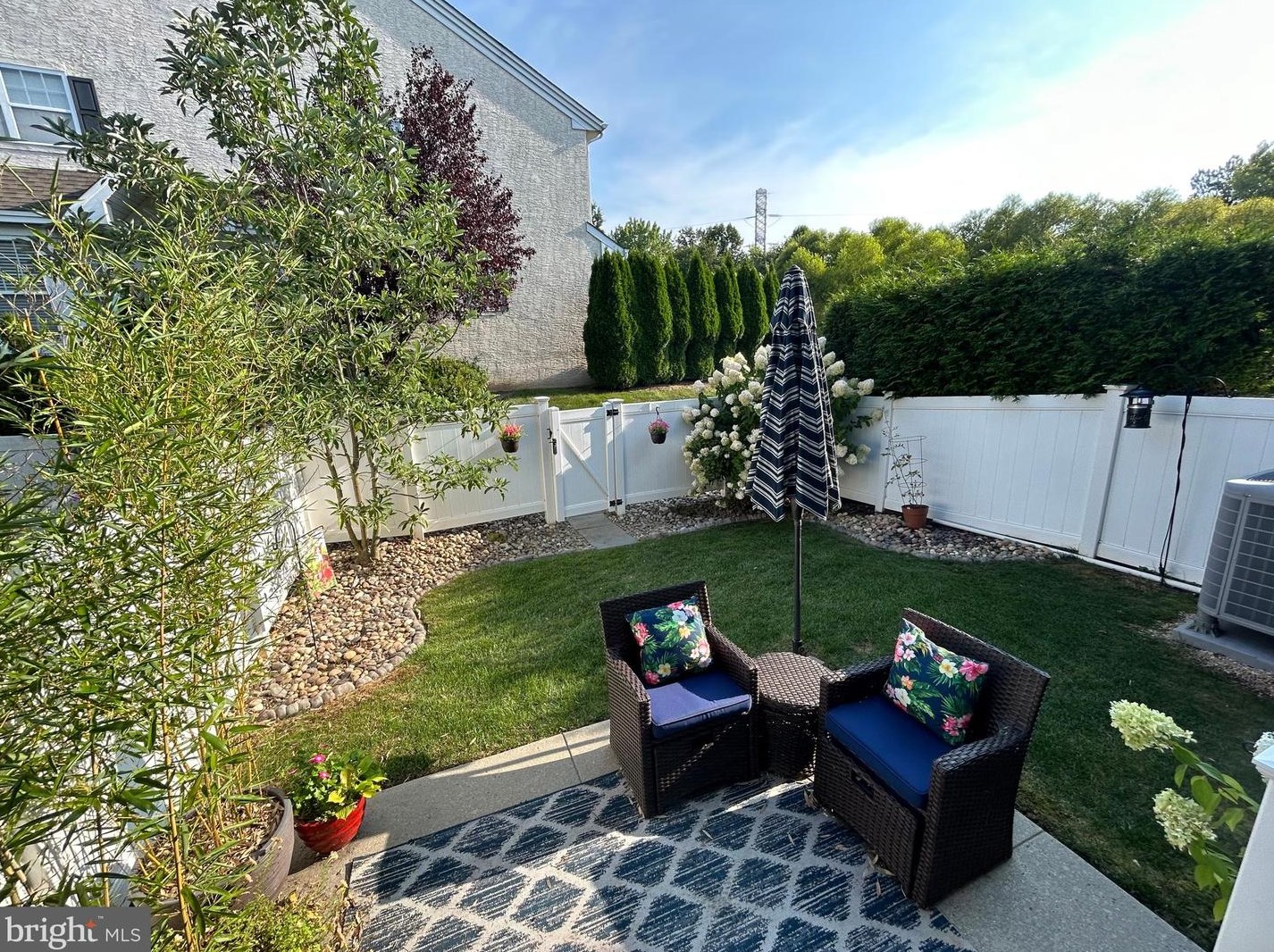 49 Wellington Rd, Upper Makefield PA 18940-3714 exterior