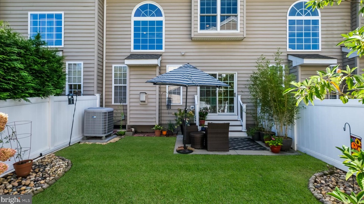 49 Wellington Rd, Upper Makefield PA 18940-3714 exterior