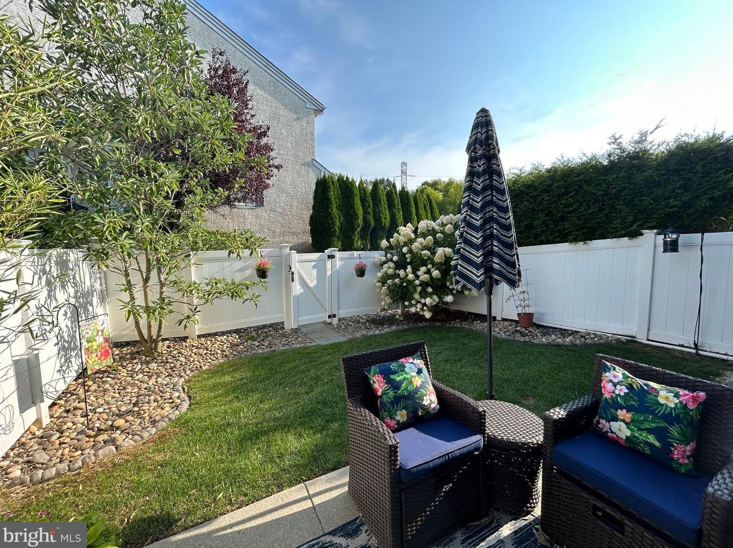 49 Wellington Rd, Upper Makefield PA 18940-3714 exterior