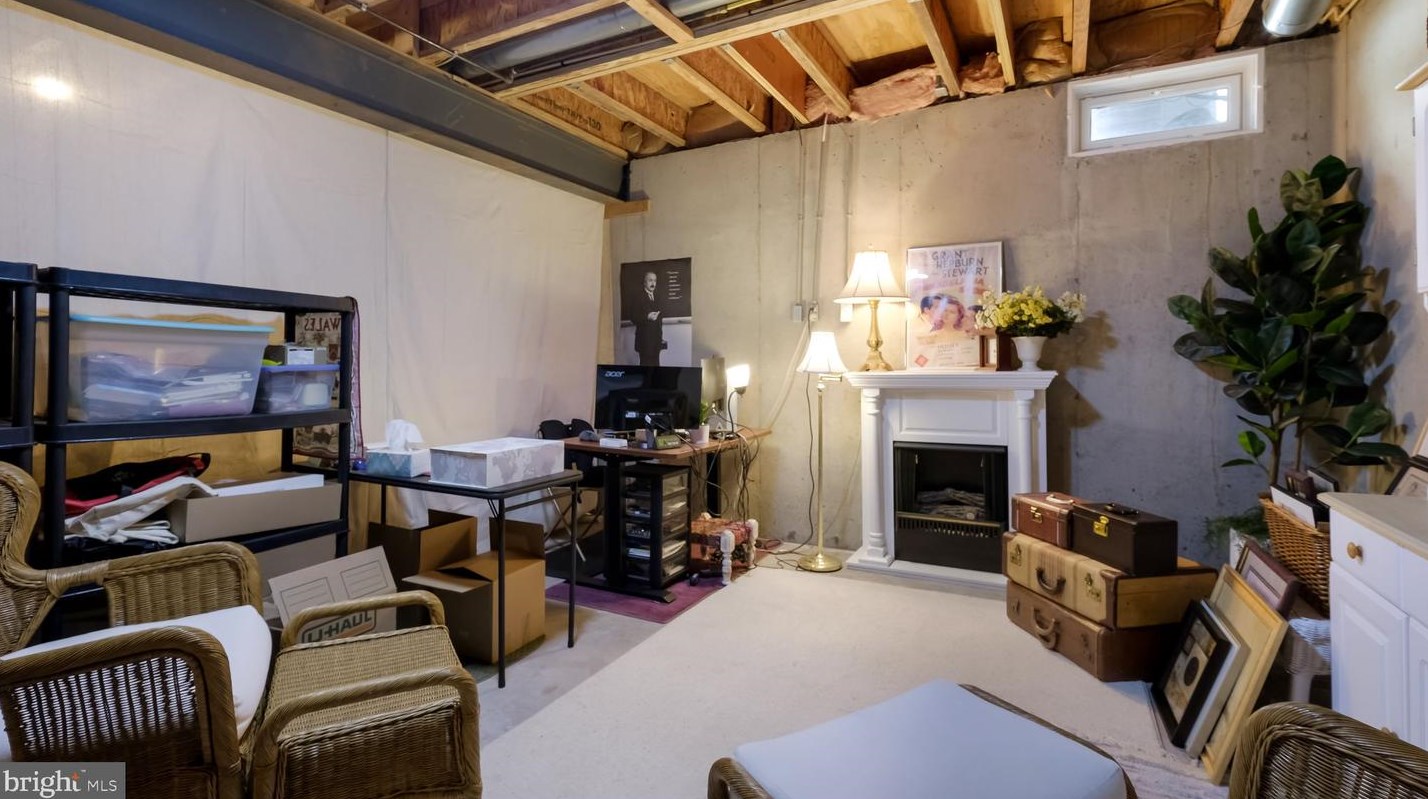 49 Wellington Rd, Upper Makefield PA 18940-3714 exterior