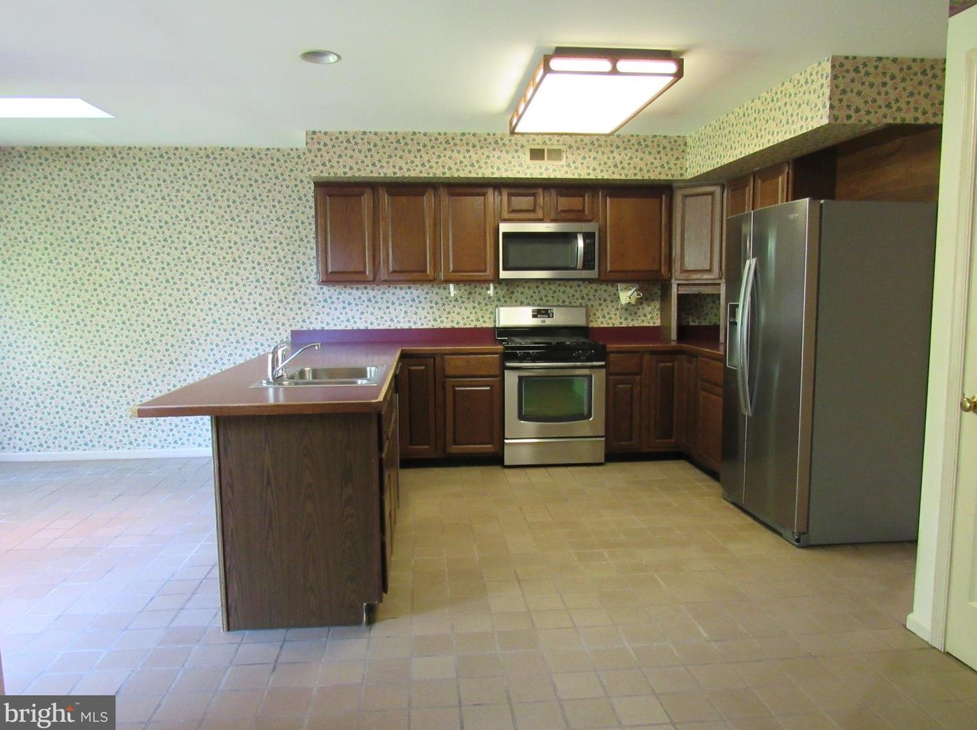 645 Chatham Ct, Chalfont PA 18914-2061 exterior