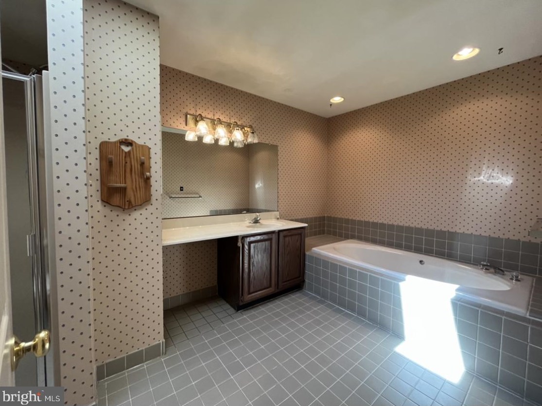 645 Chatham Ct, Chalfont PA 18914-2061 exterior