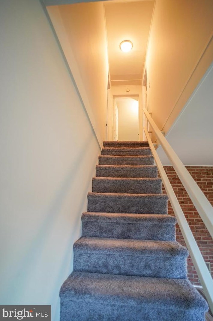 27 Inbrook Rd, Levittown PA  19057-2303 exterior