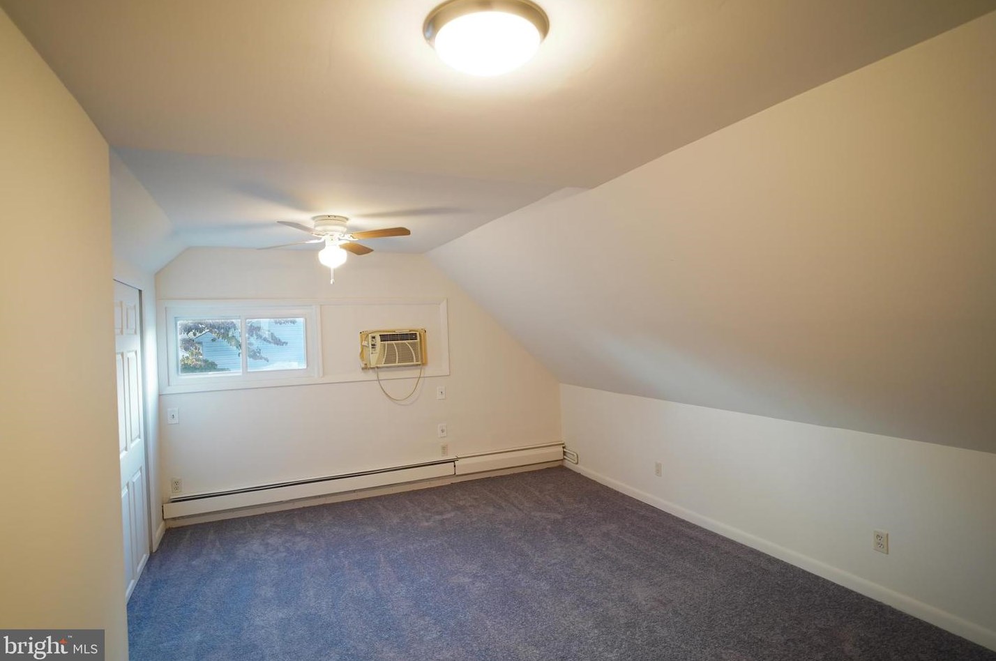 27 Inbrook Rd, Levittown PA  19057-2303 exterior