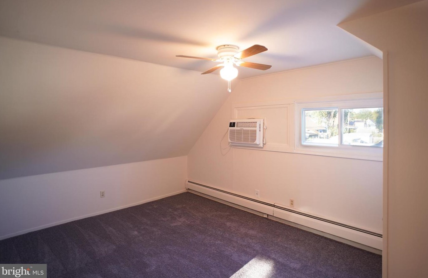 27 Inbrook Rd, Levittown PA  19057-2303 exterior