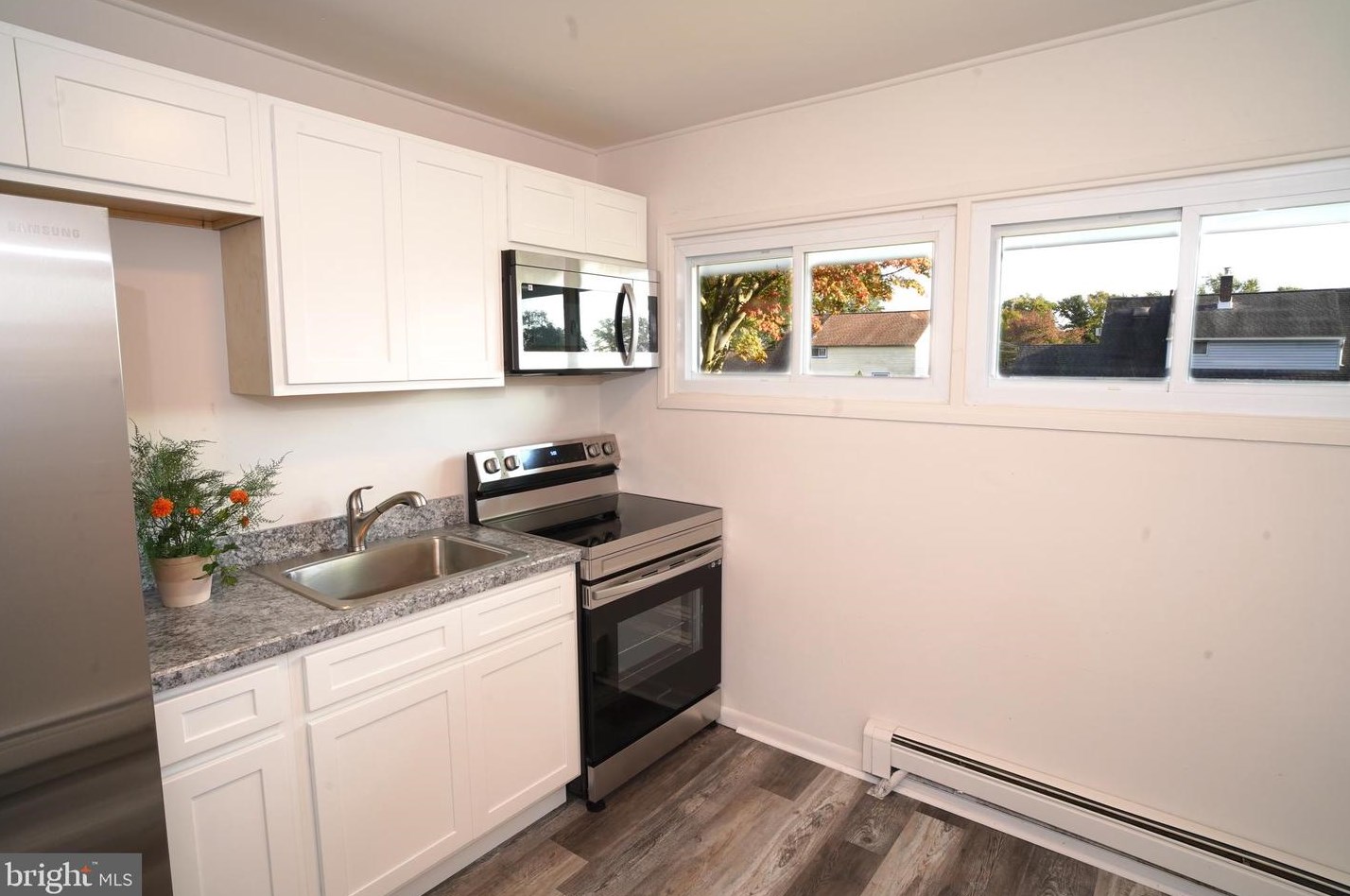 27 Inbrook Rd, Levittown PA  19057-2303 exterior