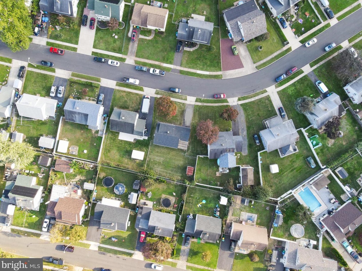 27 Inbrook Rd, Levittown PA  19057-2303 exterior