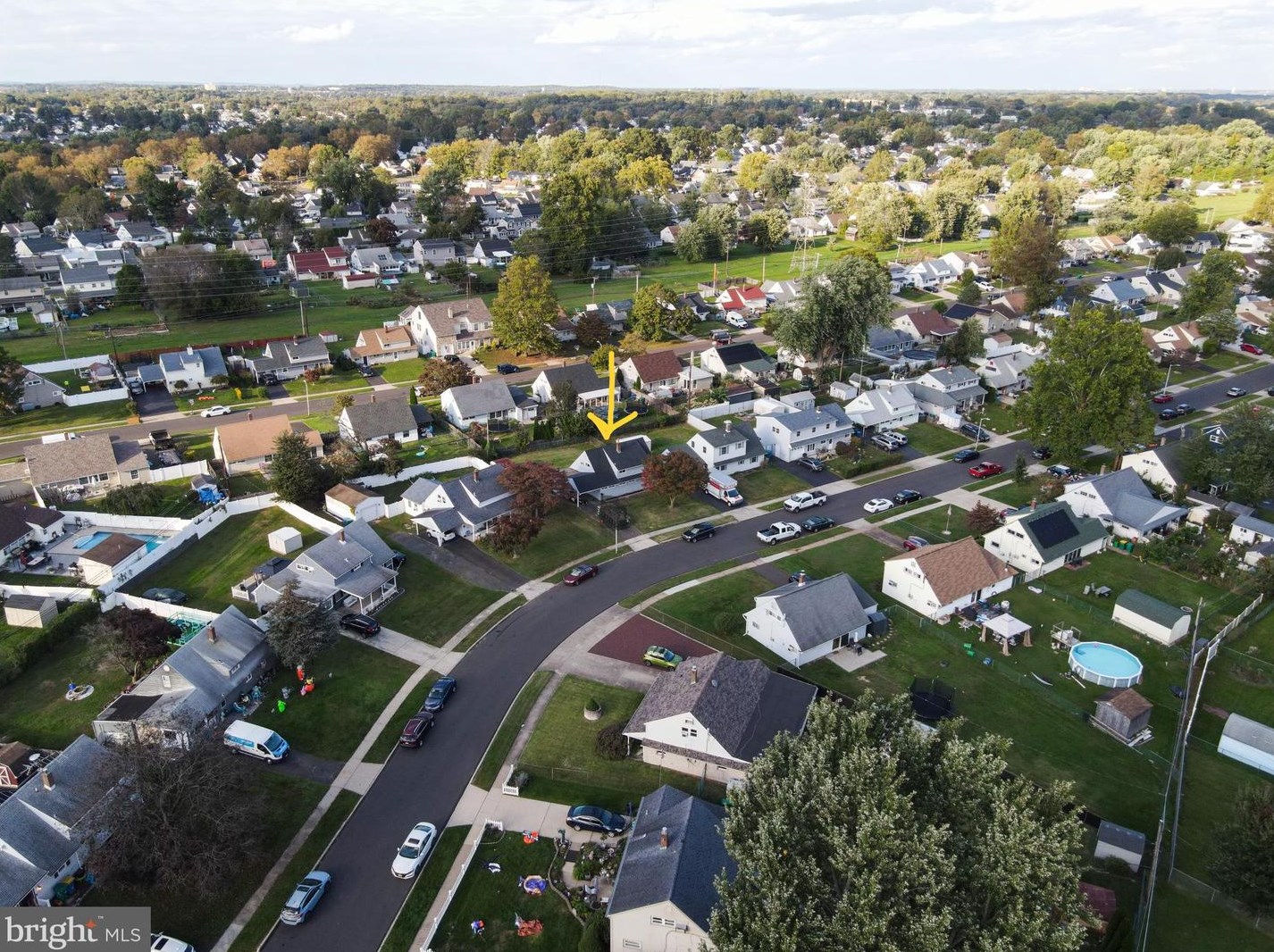 27 Inbrook Rd, Levittown PA  19057-2303 exterior