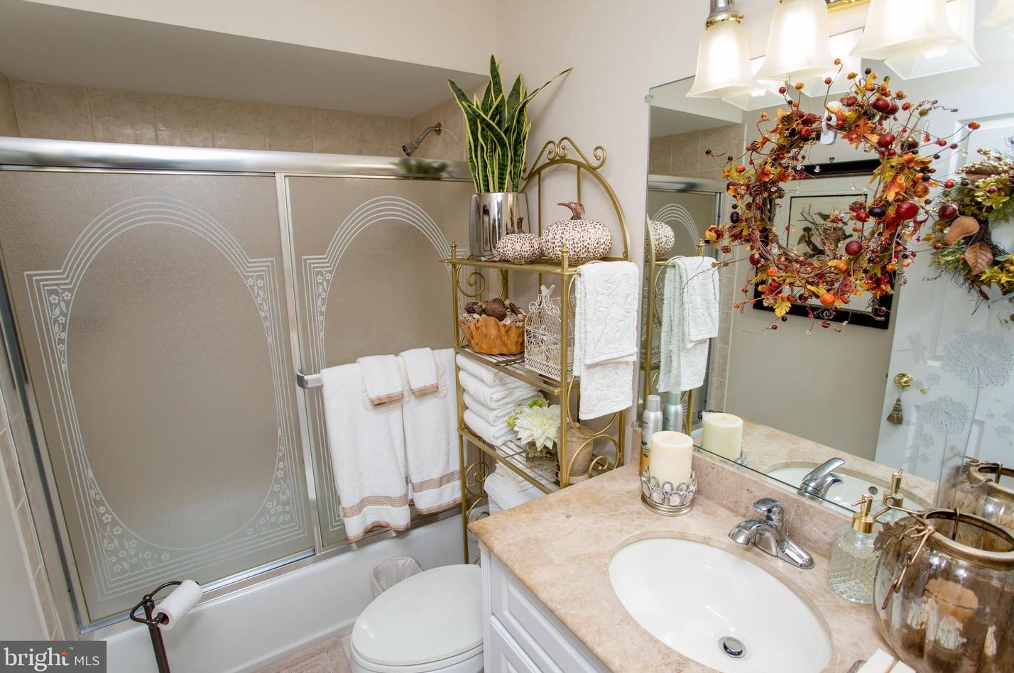 24 Rose Apple Rd, Levittown PA  19056-2318 exterior