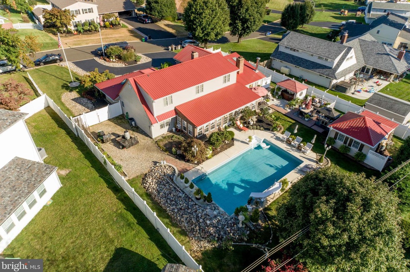 24 Rose Apple Rd, Levittown PA  19056-2318 exterior