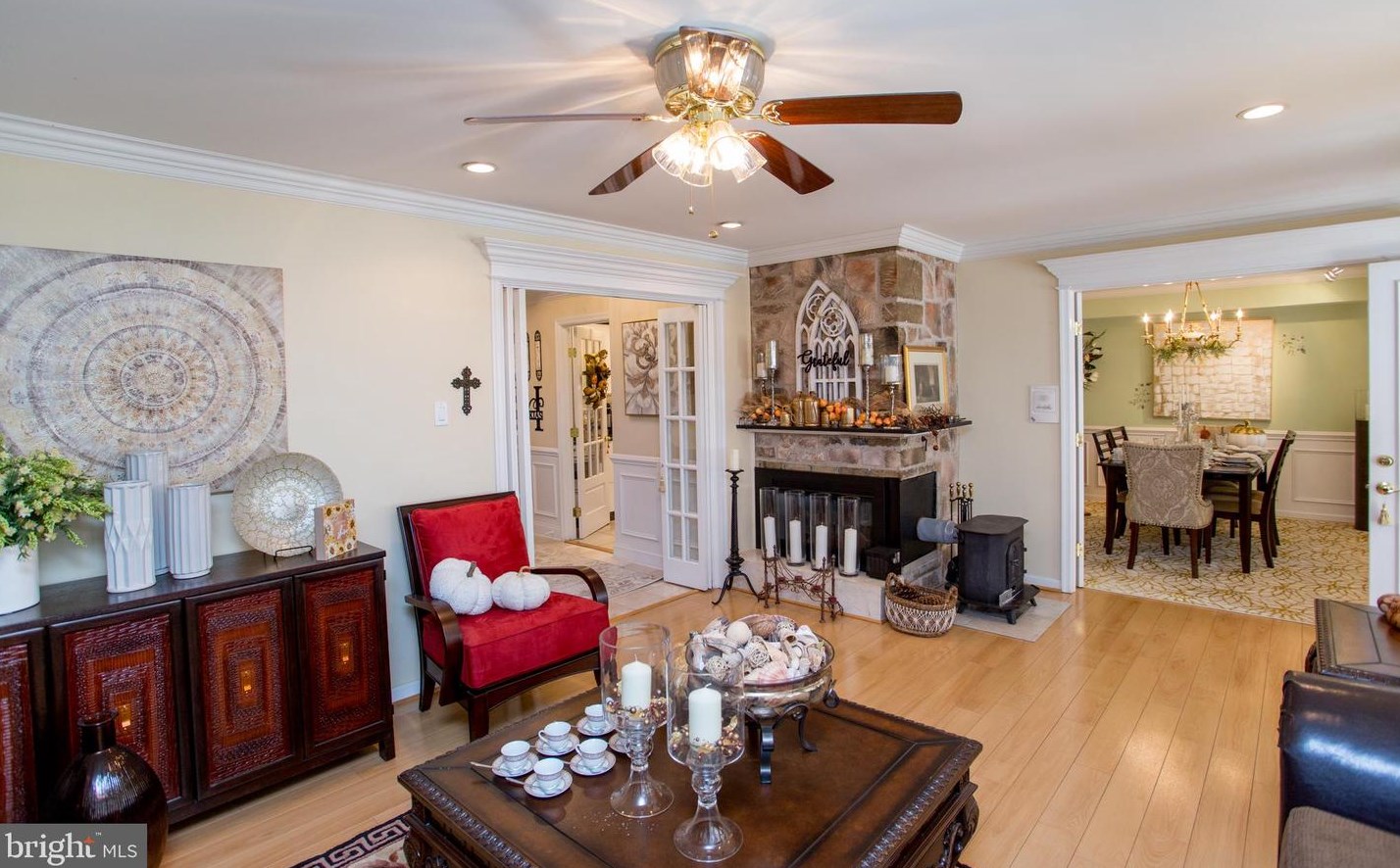 24 Rose Apple Rd, Levittown PA  19056-2318 exterior