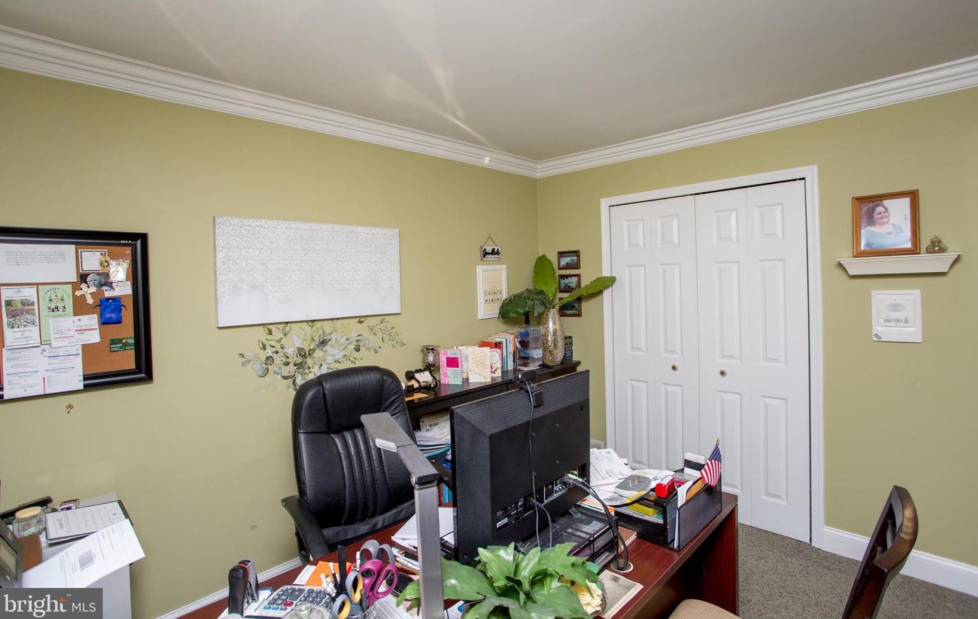 24 Rose Apple Rd, Levittown PA  19056-2318 exterior